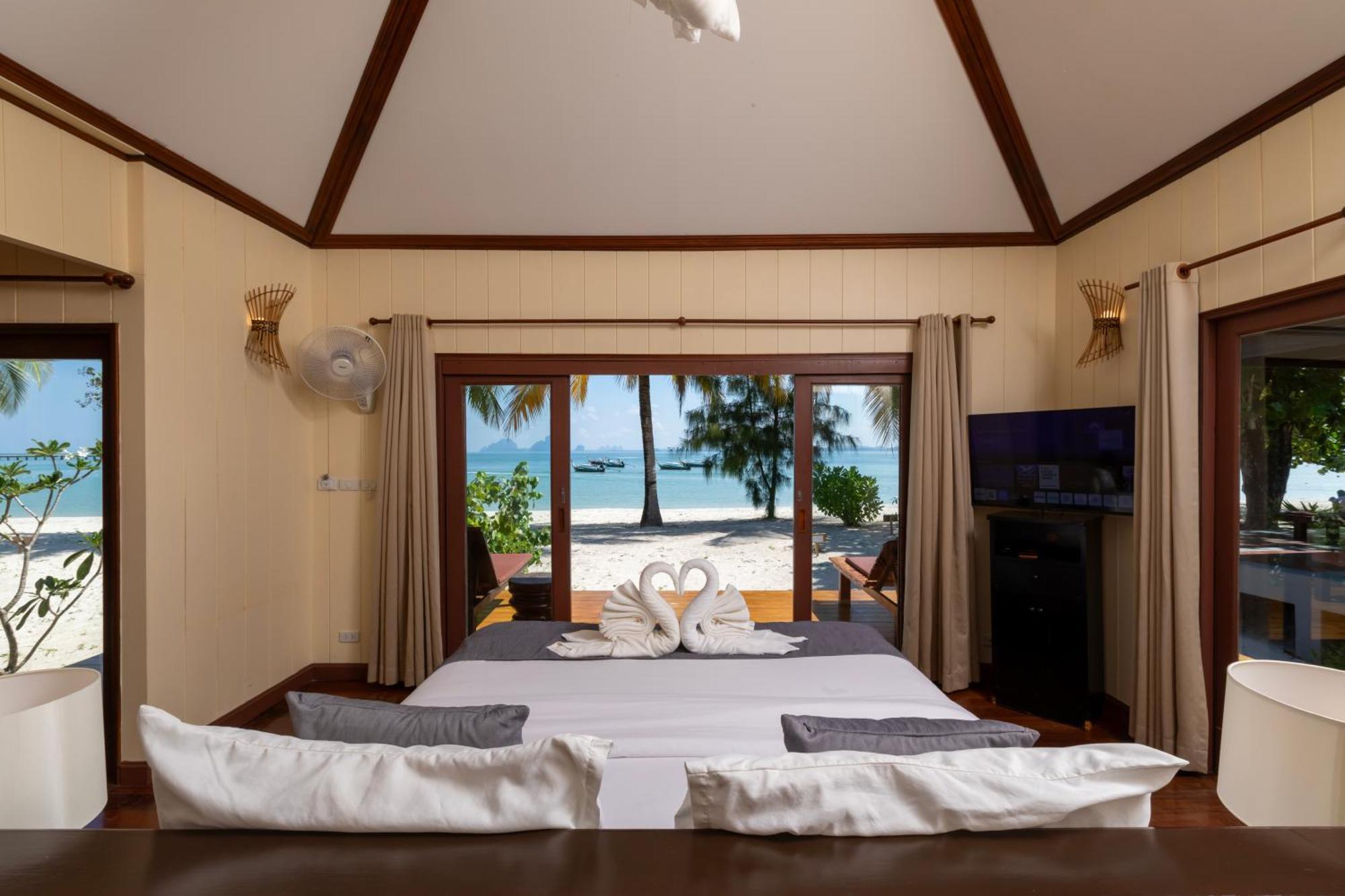 Deluxe Beachfront Villa Double,1717041176:JPEG